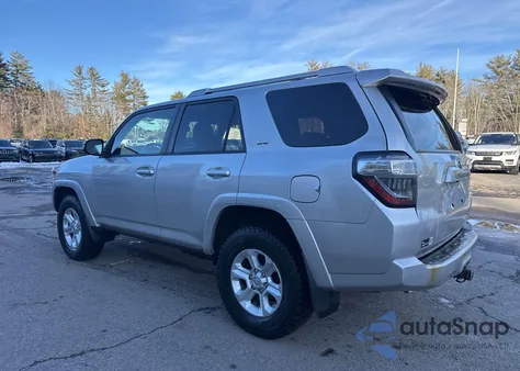 2014 Toyota 4Runner Sr5 z USA, uszkodzony, nr VIN JTEBU5JR1E5201502